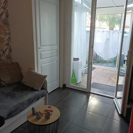 דירה Cosy A 200 Du Tram B Separee Petite Veranda Lumineuse Donnant Sur Jardinet
